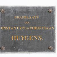 Plaque indicating grave of Huygens